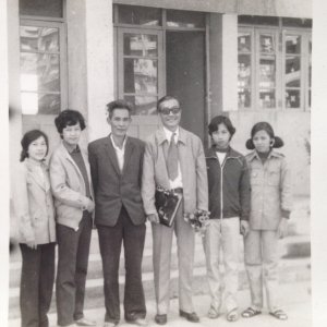 Thầy Thái, thầy Phương và các cô giáo tổ Toán.JPG