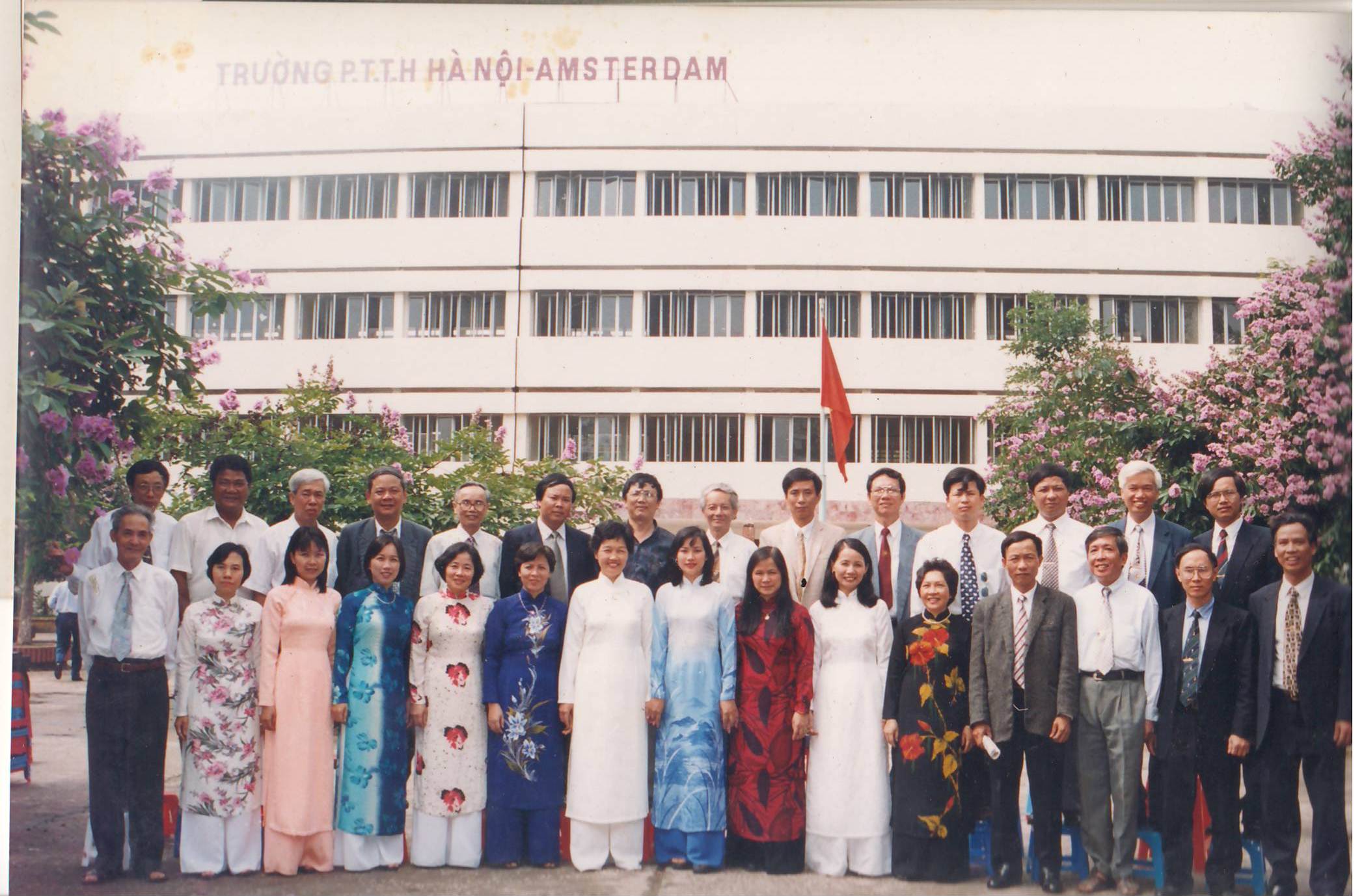 Tổ Toán - Tin 2000, Kỷ niệm 15 năm thành lập trường.jpg